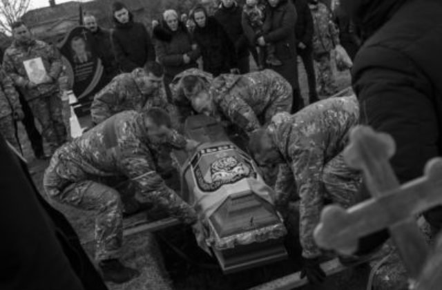 Ruská armáda zabila od začiatku invázie viac civilistov ako vojakov, na Ukrajine nie sú žiadne bezpečné mestá