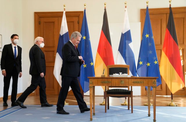 Putin je pripravený rokovať so Zelenským, uviedol fínsky prezident. Šéfa Kremľa vyzval na okamžité zloženie zbraní