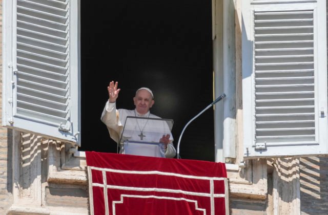 Pápež František odsúdil zabíjanie detí a bezbranných civilistov na Ukrajine, žiada zastaviť masaker