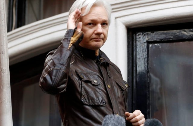 Julian Assange nepochodil na britskom najvyššom súde so svojím odvolaním proti jeho vydaniu do USA