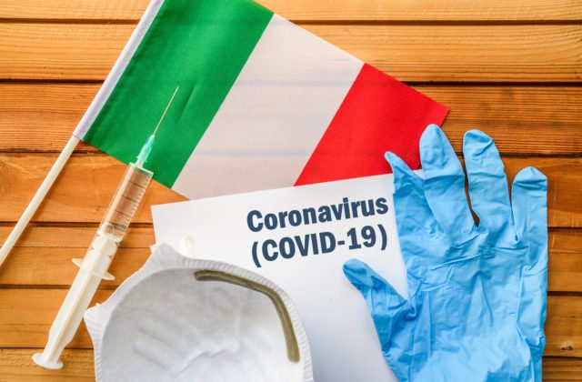 Taliansko zmierňuje opatrenia proti COVID-19, zmeny sa dotknú karantény, rúšok a očkovania