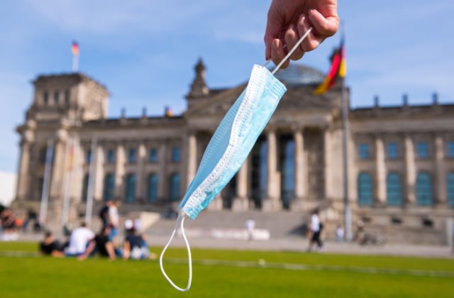 V Nemecku zrušil parlament väčšinu opatrení, spolkové krajiny si však môžu stanoviť vlastné