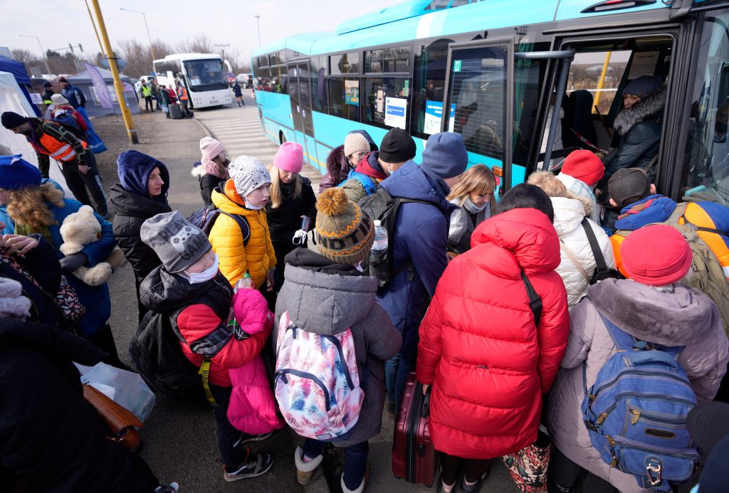 Pre vojnu je mimo svojho domu viac ako šesť miliónov Ukrajincov, dôsledky sa približujú k Sýrii