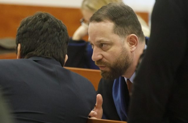Obhajca Para sa snaží zaťahovať trestné orgány do politiky, tvrdí sudca Kliment, mal by dodržiavať etiku