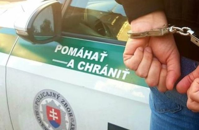 Policajti chytili muža šoférujúceho pod vplyvom drog, v aute mal striekačky a v krvi metamfetamín aj THC