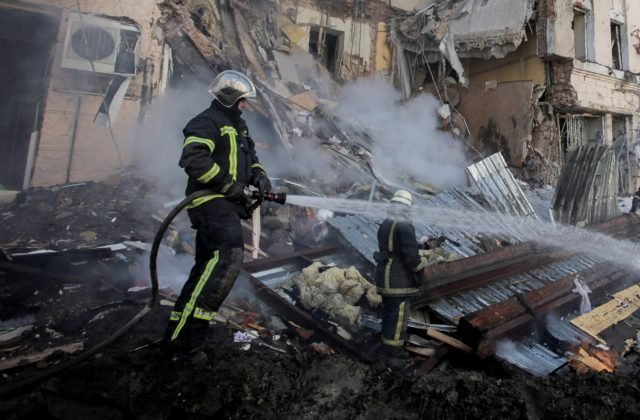 Ruský útok v Mariupole zničil umeleckú školu, ukrývalo sa v nej približne štyristo ľudí