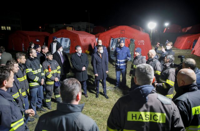 Súkromná firma bude koordinovať utečencov z Ukrajiny. Mikulec tvrdí, že štát sa zodpovednosti nezbavuje (video)