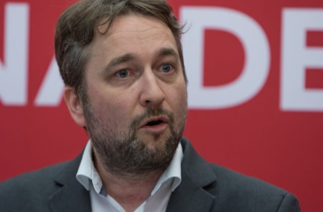 Smerák Blaha bude mazať statusy, od súdu dostal zákaz šíriť klamstvá o prezidentke Čaputovej