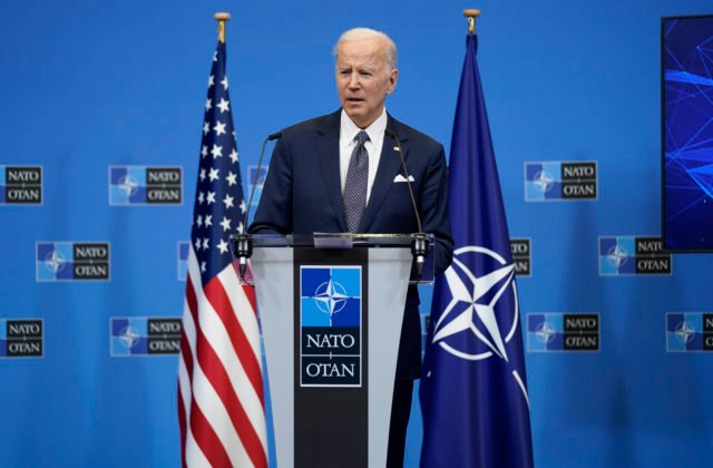 Putin rozbil mier v Európe, tvrdí Biden a USA posilnia svoju vojenskú prítomnosť v Európe