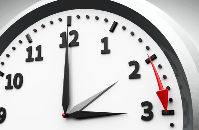 Zo soboty na nedeľu prechádzame na letný čas, ručičku na hodinkách si posunieme o hodinu dopredu
