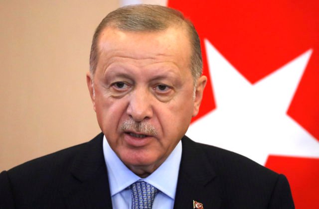 Erdogan telefonoval s Putinom a Zelenským, témou bola situácia na Ukrajine a export obilia