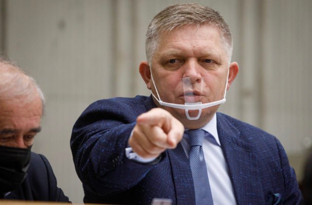 Mikulec je kšeftár, podvodník a zločinec. Podľa Fica dohadzuje štátne zákazky „svojim ľuďom“ (video)