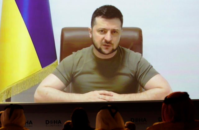 Zelenskyj sa prekvapujúco prihovoril účastníkom Dauha Forum. Rusko sa vystatuje, že môže zničiť planétu