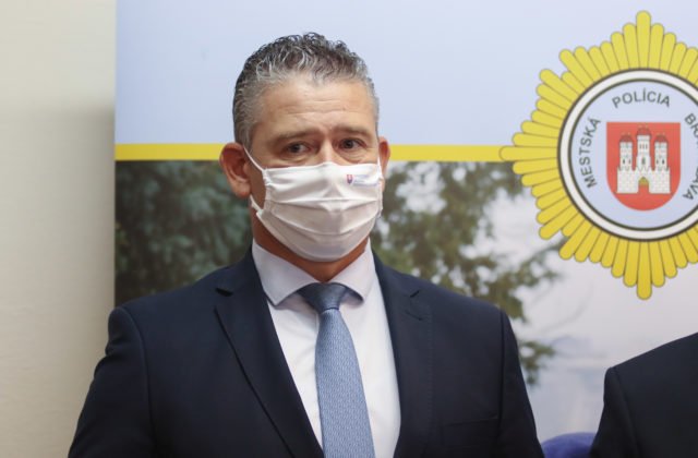 Sulíkovci v parlamente Mikulca nepotopia. Je tiež známe, ako zrejme zahlasuje Sme rodina