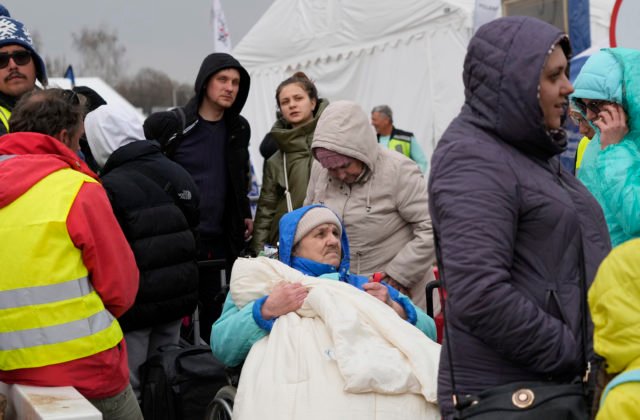 Eurokomisia vyplatí sto miliónov eur krajinám, ktoré poskytli Ukrajincom útočisko. Krajiny sa však k týmto peniazom tak ľahko nedostanú