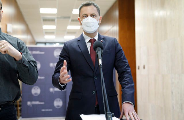 V Smere-SD si podľa Hegera chránia zadky, postupy Mikulca boli vo verejnom záujme (video)