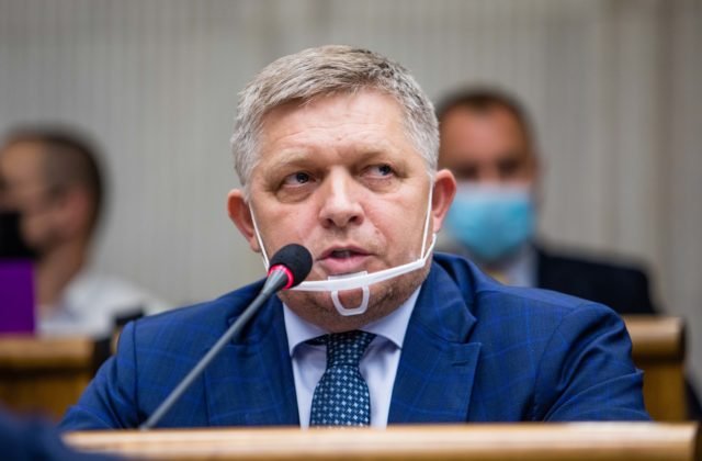 Fico: Mikulec utečeneckú krízu využil na svoje „kšeftíky“ a obohacuje sa na nešťastí iných