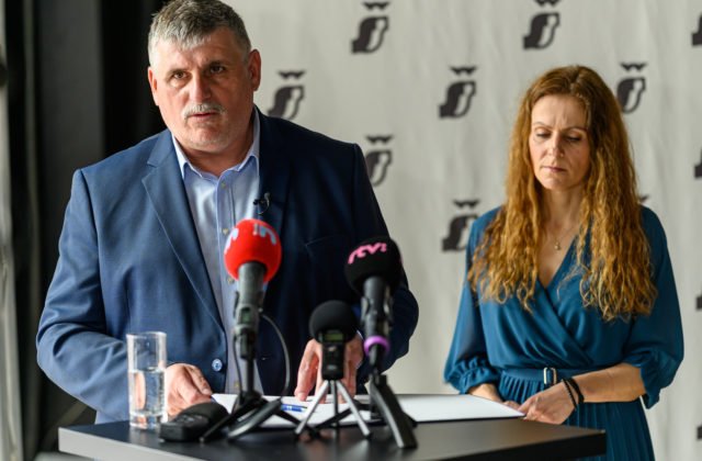 Kandidatúru na primátora Nitry ohlásil mestský poslanec Štefek. Hattasa skritizoval, že sedí na dvoch stoličkách