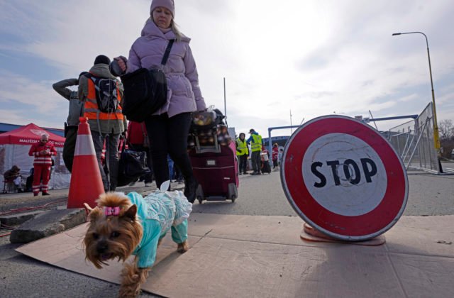 Ukrajinskí utečenci môžu žiadať o dočasné útočisko na oddelení cudzineckej polície aj na hraniciach