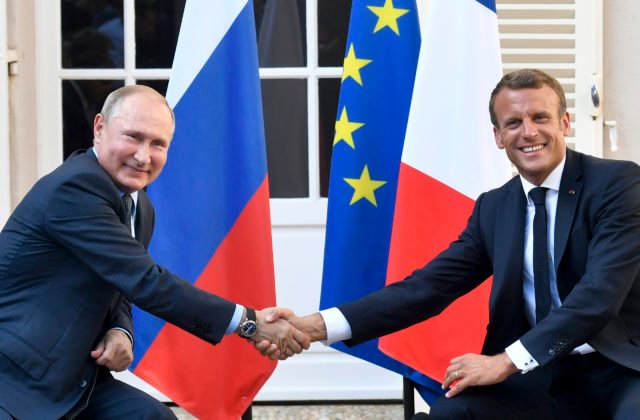 Putin telefonoval s Macronom, ruský prezident oznámil znepokojivú správu