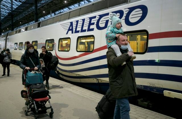 Niektorí ľudia sa snažia dostať preč z Ruska cez fínske hranice, obávajú sa vyhlásenia stanného práva