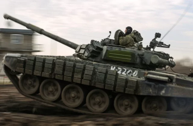 Rusi sú na vojnu zle pripravení a Putin tak poslal vojakov na smrť, tvrdia Briti