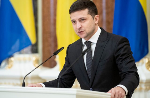 Kyjev a jeho okolie už opustilo približne 18-tisíc ľudí, Zelenskyj vyzval ruských vojakov na odchod z Ukrajiny