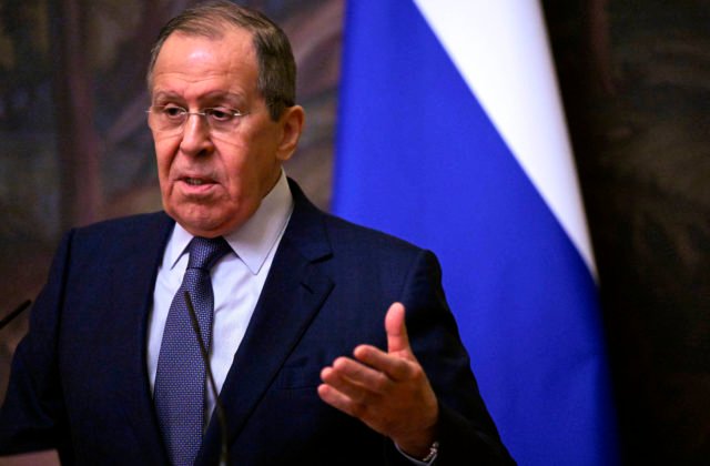 Mierové rokovania s Ruskom pokračujú, Ukrajina podľa Lavrova prejavuje viac pochopenia
