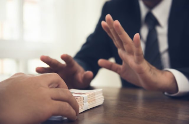 Makó a Beňa opäť čelia obvineniam, ide o kauzu údajného úplatku pre exšéfa SIS