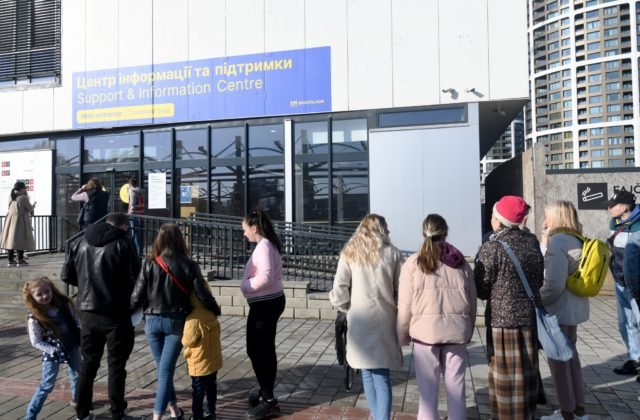 Príspevok pre azylantov sa zvýši na trojnásobok životného minima, štát im na štart poskytne viac ako 650 eur