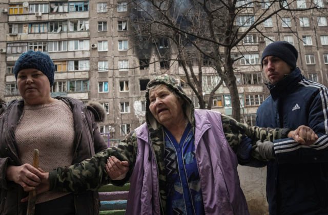 Situácia v Mariupole sa zhoršuje a pomoc neprichádza, ľudia umierajú v dôsledku vyhladovania i dehydratácie