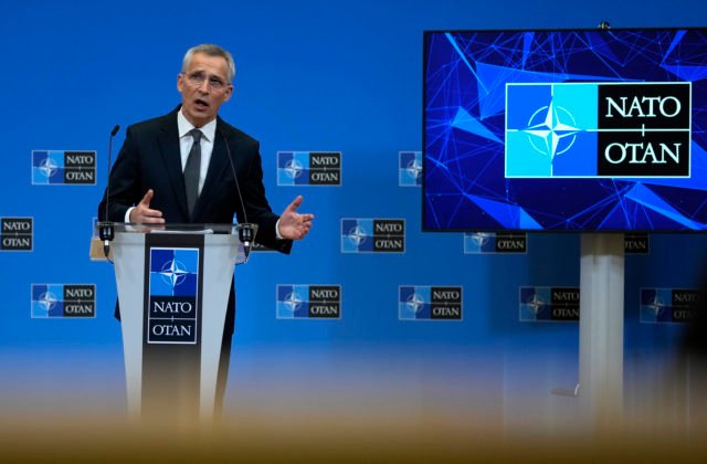 Stoltenberg apeluje na zosilnenie pomoci pre Ukrajinu, členské štáty by mali poskytnúť ďalšie zbrane