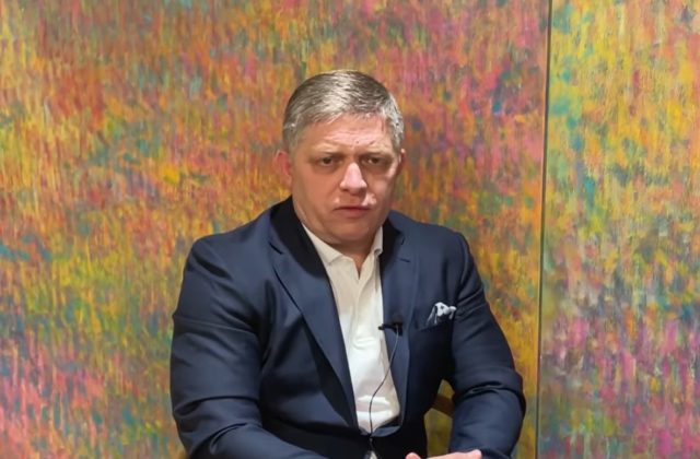 Korčok odsúdil Ficove výroky o spochybnení zločinov spáchaných na civilistoch v Buči, šéf Smeru sa snaží zahmlievať (video)