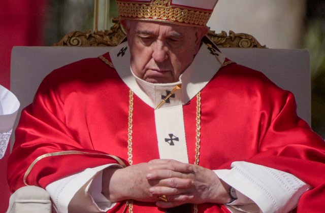 Pápež František podpísal abdikáciu v prípade zdravotných prekážok