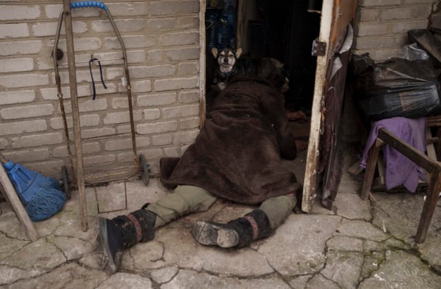 Po odchode ruských vojakov našli v Kyjevskej oblasti viac než tisícdvesto tiel, hlásia Ukrajinci