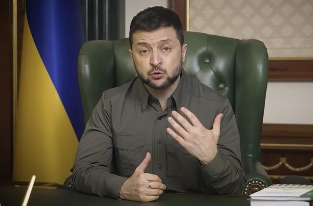 Zelenskyj: Najbližšie dni vojny budú rozhodujúce, ruská armáda smeruje k väčším operáciám (video)