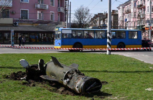 Rusi naďalej útočia pri Donecku a Luhansku, do bojov na východe Ukrajiny sa zapoja aj sily z oblasti Kyjeva