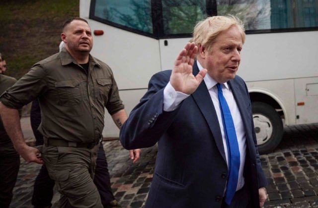 Polícia pokutovala ďalších previnilcov za lockdownové večierky na Downing street, Johnson je stále bez sankcie