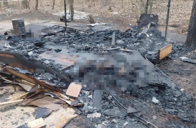 V Košiciach zhorela chatka, pri požiari prišli o život muž a žena