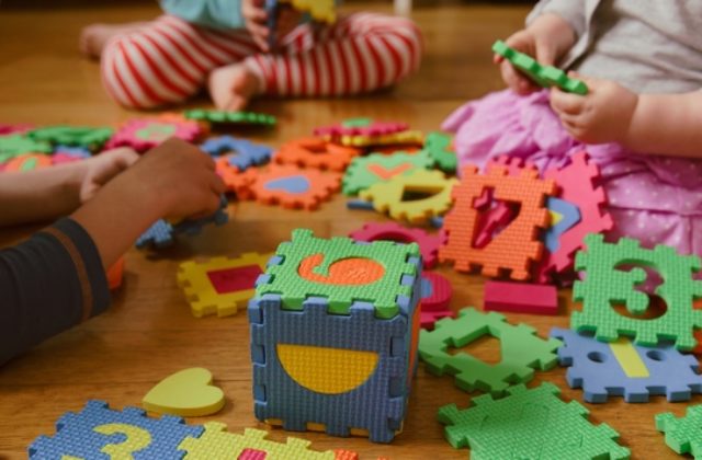 Vláda reaguje na prílev Ukrajincov, zariadenia starostlivosti o deti môžu zvýšiť kapacitu