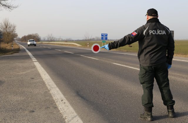 Polícia počas sviatkov zintenzívni kontroly na cestách, sústredí sa na alkohol za volantom či dodržiavanie rýchlosti