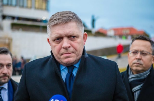 Fico sa obáva vyšetrovateľov, svojimi útokmi a obhajobou Kotlebu ukazuje svoju zbabelosť