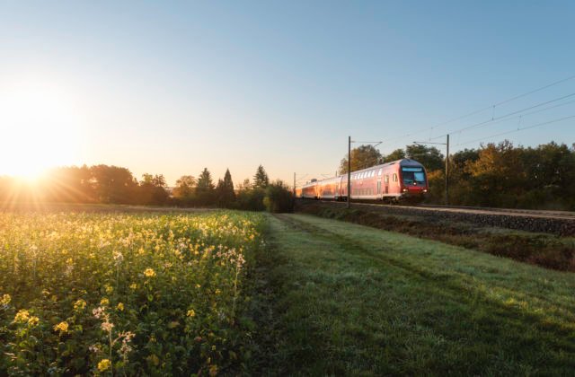 Obsadenosť vlakov počas Veľkej noci každým dňom stúpa. Aktuálne je voľných 24 % kapacity