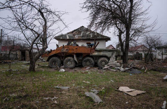 Rusi hrozia zintenzívnením raketových útokov, strieľali aj na autobusy s civilistami