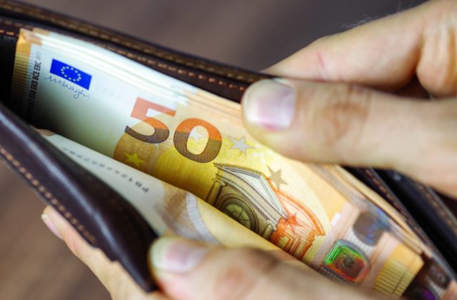 Hoaxeri už siahli aj na výsluhové dôchodky policajtov, ministerstvo správy o znižovaní poprelo