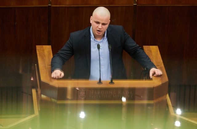 Mazurek a ďalší z hnutia Republika presadzujú, aby sa u ministrov zisťovalo, či sú duševne spôsobilí na výkon funkcie