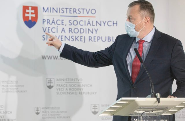 Miera nezamestnanosti na Slovensku v marci klesla na 6,67 percenta, oznámil minister práce Krajniak