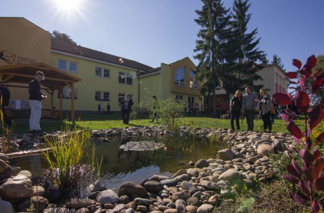 Slováci predmývaním riadu ročne vyplytvajú Štrbské pleso