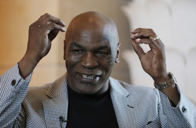 Mike Tyson sa v lietadle neovládol a knokautoval opitého spolucestujúceho (video)