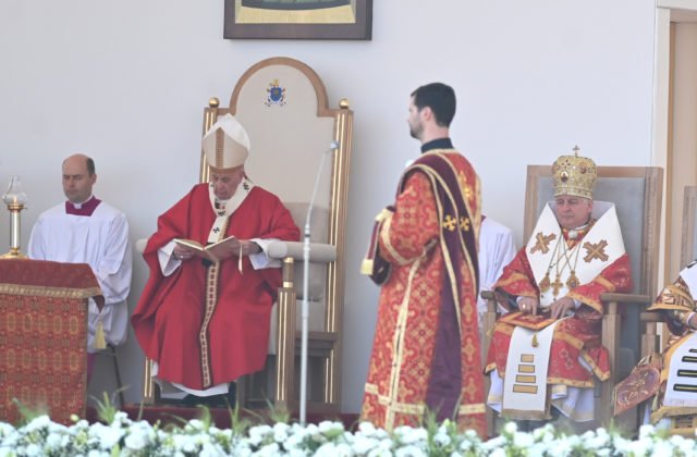 Pápež František prijal zrieknutie sa úradu vladyku Babjaka, menoval bratislavského eparchu Rusnáka